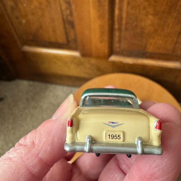 Reader's Digest Association - 1955 Chevrolet "Bel Air" Green & Cream Diecast Car - Picture 7 of 12